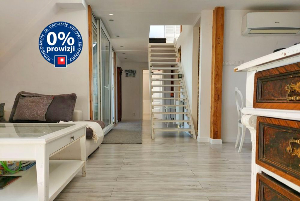 funkcjonalny hol w ekskluzywnym apartamencie na sprzedaż Legnica (okolice)