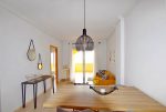 zbliżenie na jadalnię i aneks kuchenny w luksusowym apartamencie na sprzedaż Hiszpania (Costa Blanca, Torrevieja)