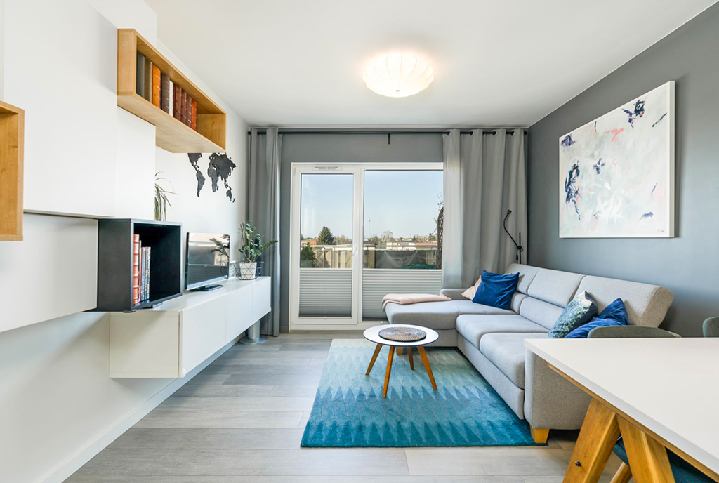 nowoczesny design salonu w ekskluzywnym apartamencie do sprzedaży Poznań (okolice)