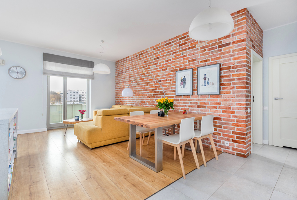 widok na salon i taras przy luksusowym apartamencie na sprzedaż Szczecin