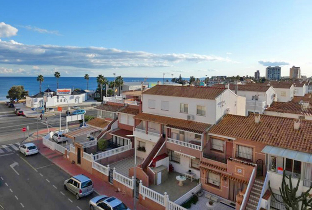 imponujący widok na okolicę z okien ekskluzywnego apartamentu do sprzedaży Hiszpania (Costa Blanca)