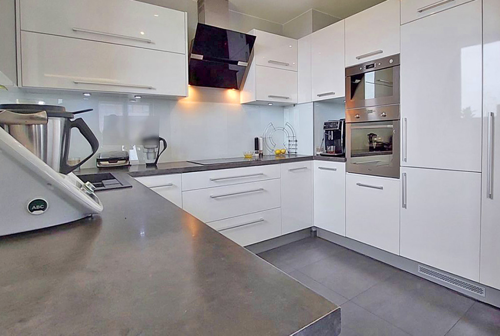 nowoczesna kuchnia w ekskluzywnym apartamencie na sprzedaż Piotrków Trybunalski