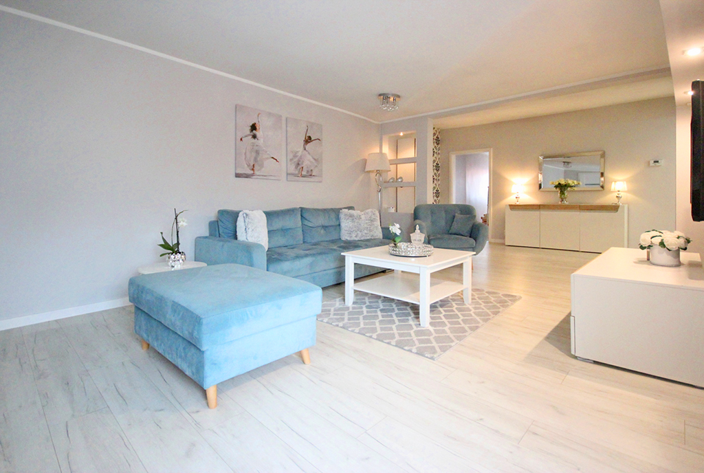 widok z salonu na aneks kuchenny w ekskluzywnym apartamencie na sprzedaż Szczecin