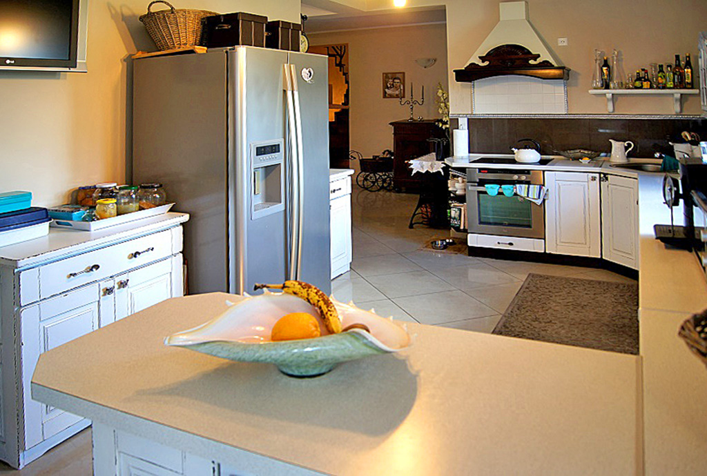 zaprojektowana zgodnie z najnowszymi trendami kuchnia w luksusowej willi do sprzedaży Inowrocław