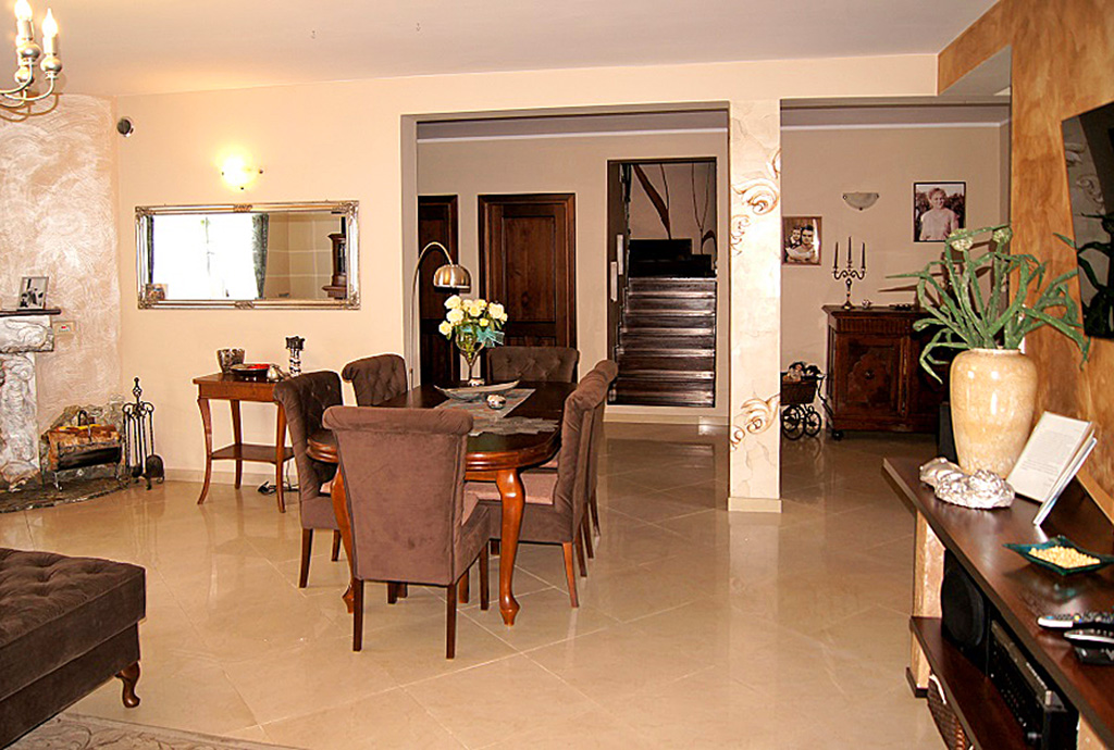 stylowy pokój dzienny w ekskluzywnej willi do sprzedaży Inowrocław