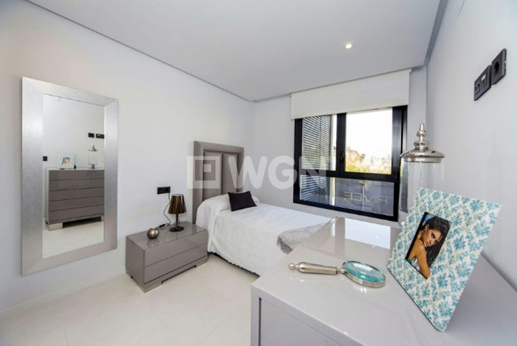 nobilitujący pokój dzienny w ekskluzywnym apartamencie do sprzedaży Hiszpania