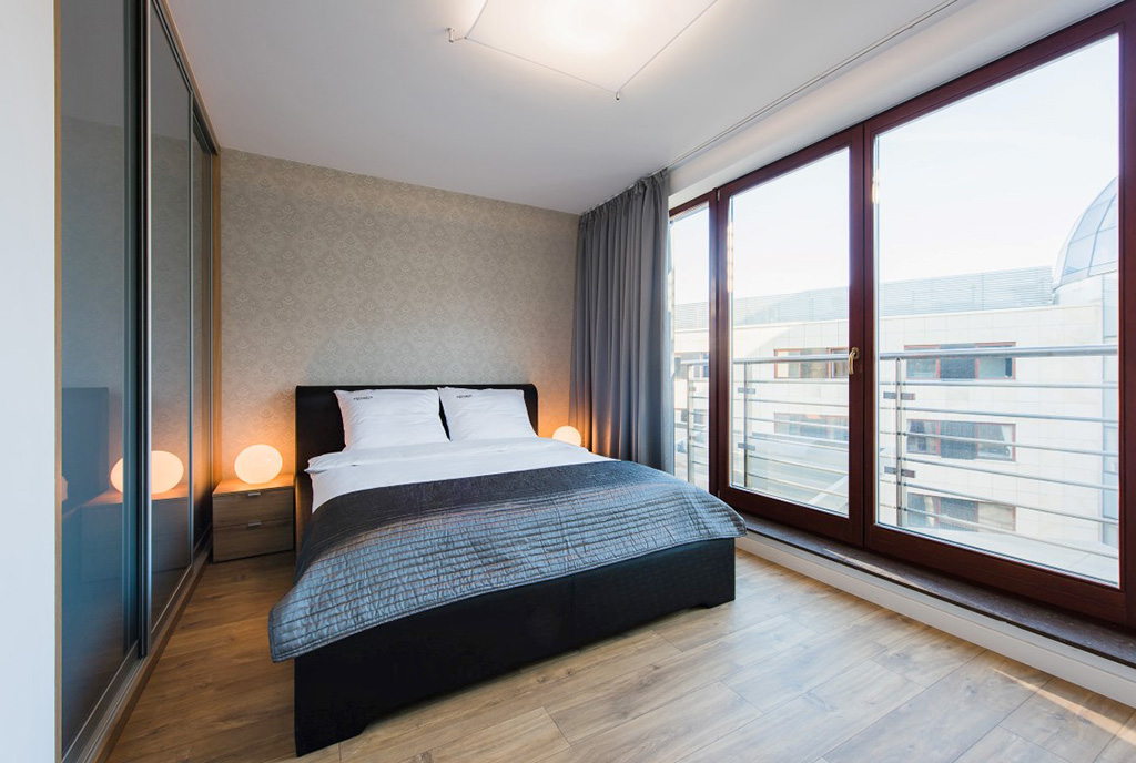 elegancka sypialnia w luksusowym apartamencie do wynajęcia Wrocław