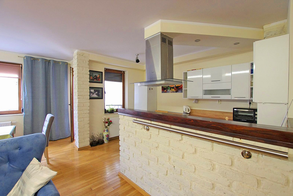 zaprojektowana zgodnie z najnowszymi trendami kuchnia w luksusowym apartamencie na sprzedaż Legnica (okolice)