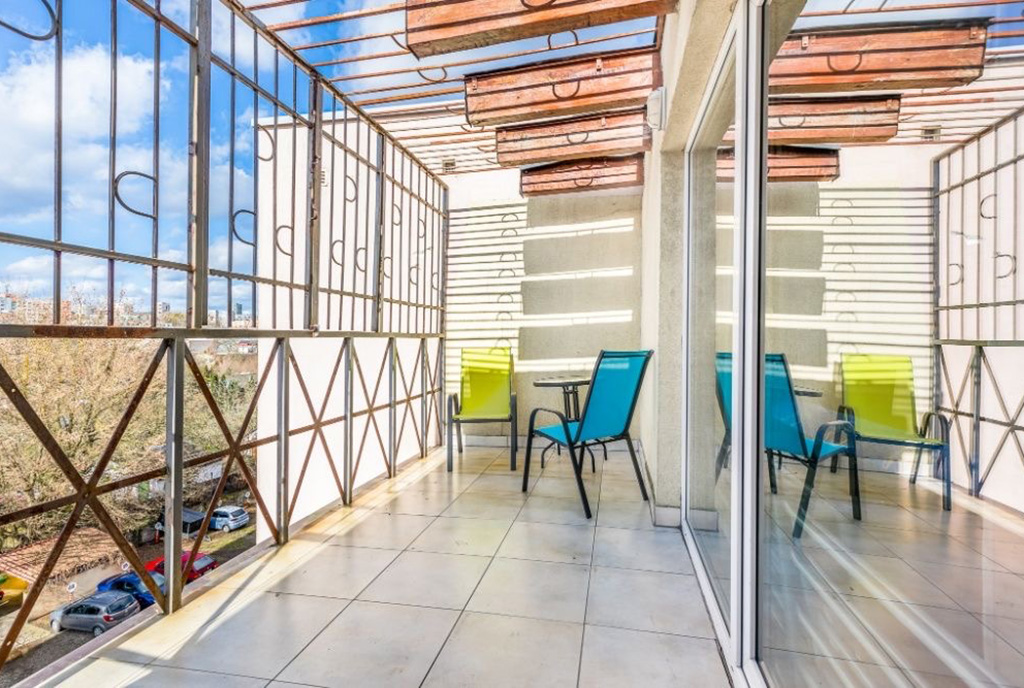 zapierający dech w piersiach taras przy luksusowym apartamencie na wynajem Szczecin