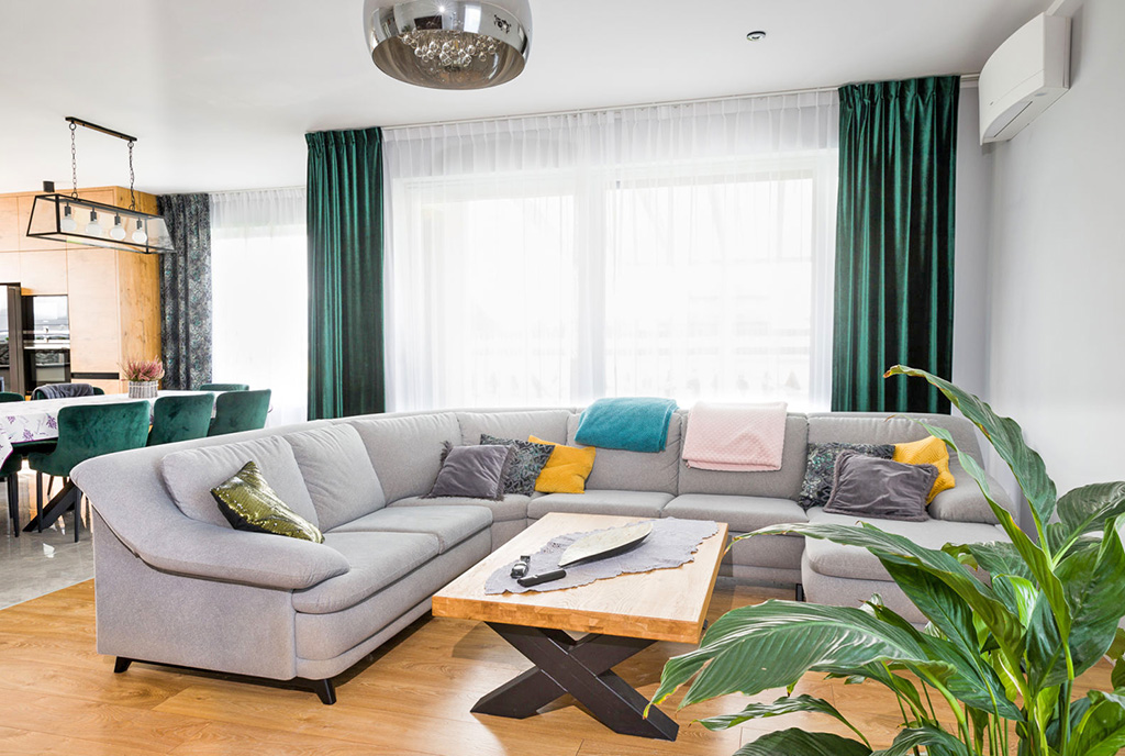 widok na pokój gościnny w ekskluzywnej willi do sprzedaży Bolesławiec