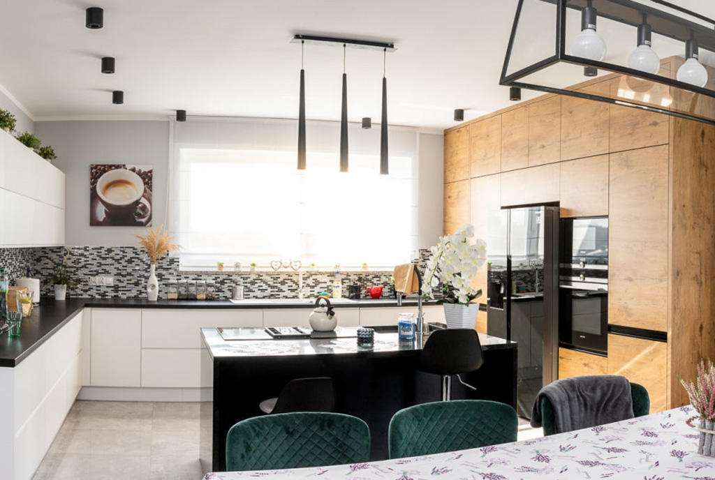 zaaranżowane w nowoczesnym designie wnętrze luksusowej willi na sprzedaż Bolesławiec