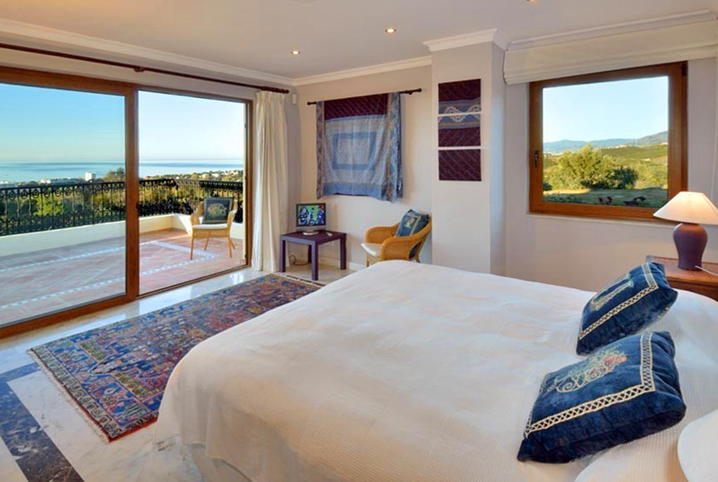 prywatna sypialnia w ekskluzywnej willi na sprzedaż Hiszpania (Malaga, Costa del Sol)