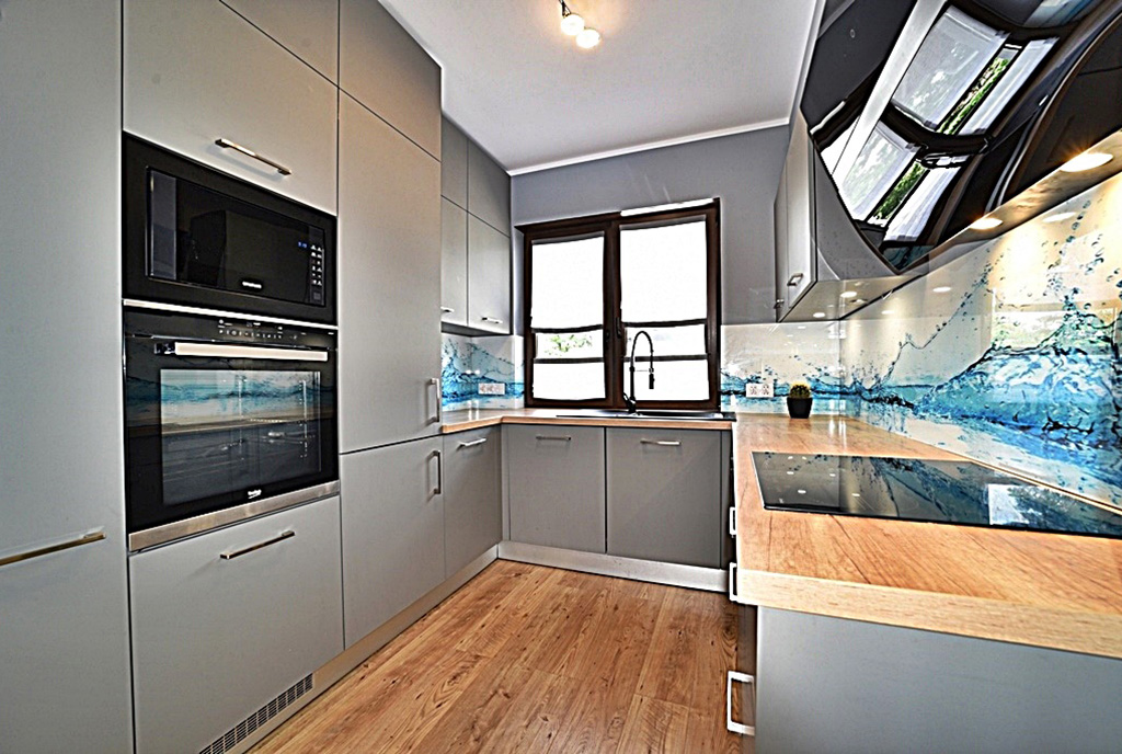 funkcjonalnie zabudowana kuchnia w luksusowej willi na sprzedaż Bolesławiec