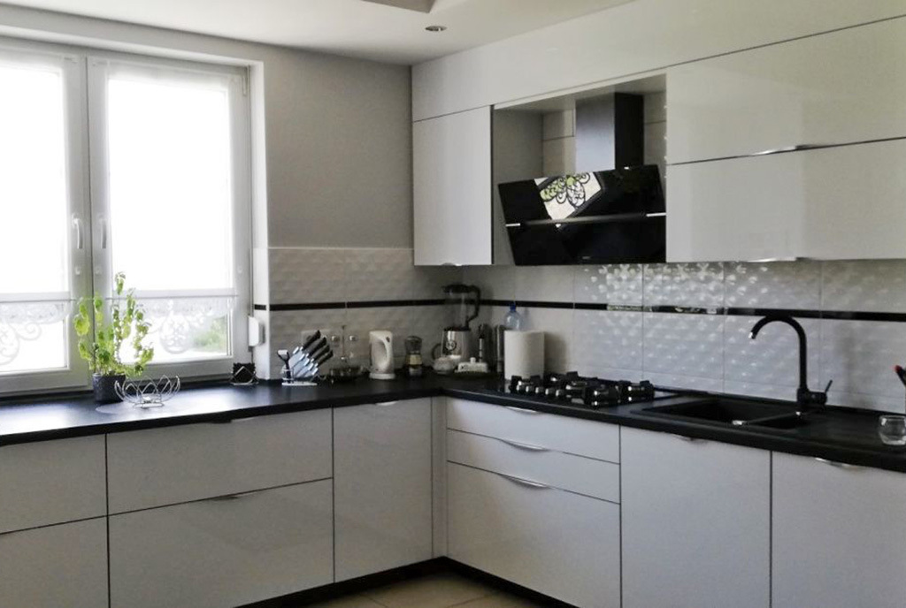 praktycznie zabudowana kuchnia w ekskluzywnej willi na sprzedaż Żagań