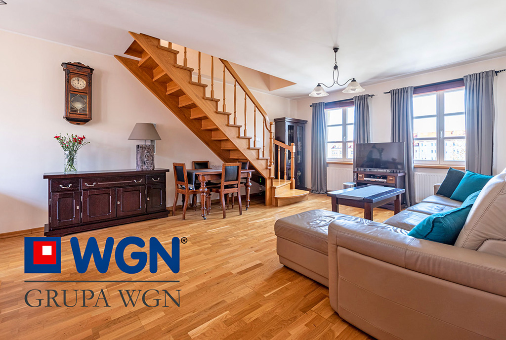 zaaranżowane na dwóch [poziomach wnętrze luksusowego apartamentu na sprzedaż Elbląg