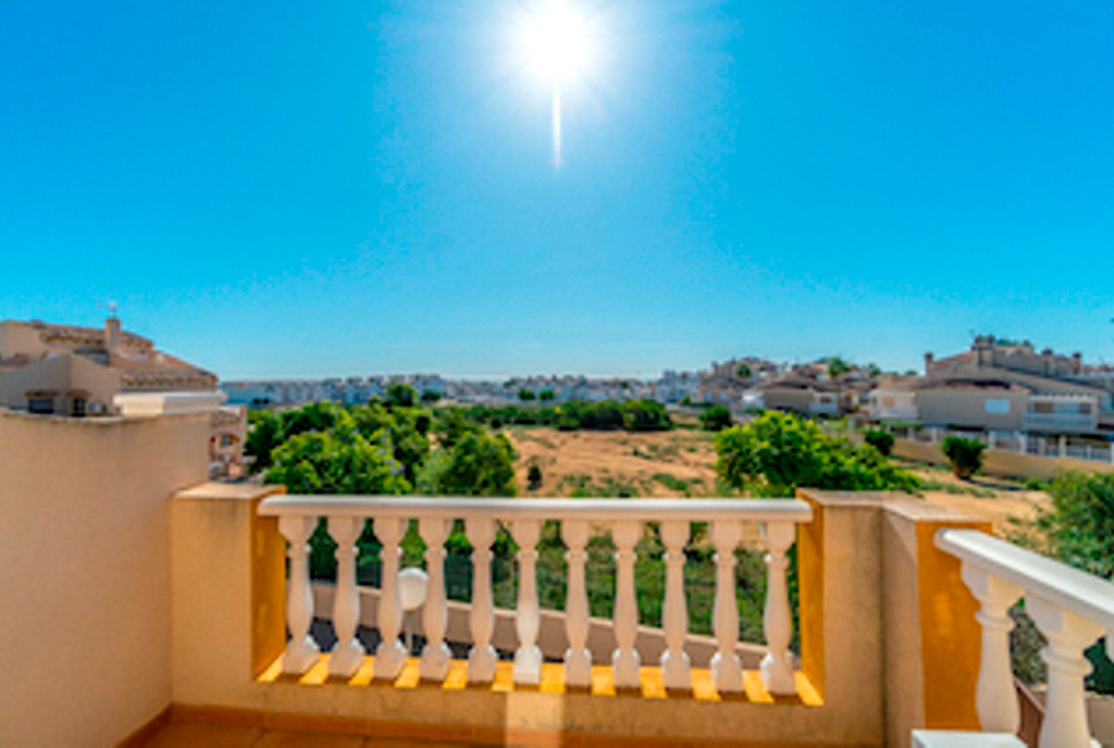przepiękny taras widokowy przy ekskluzywnym apartamencie do sprzedaży Hiszpania (Cinuelica, Orihuela Costa)