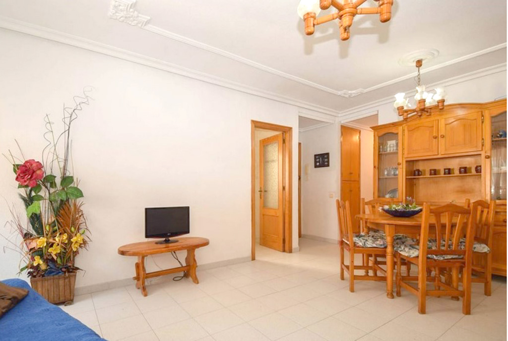 widok na drugą stronę salonu w luksusowym apartamencie na sprzedaż Hiszpania (La Mata)