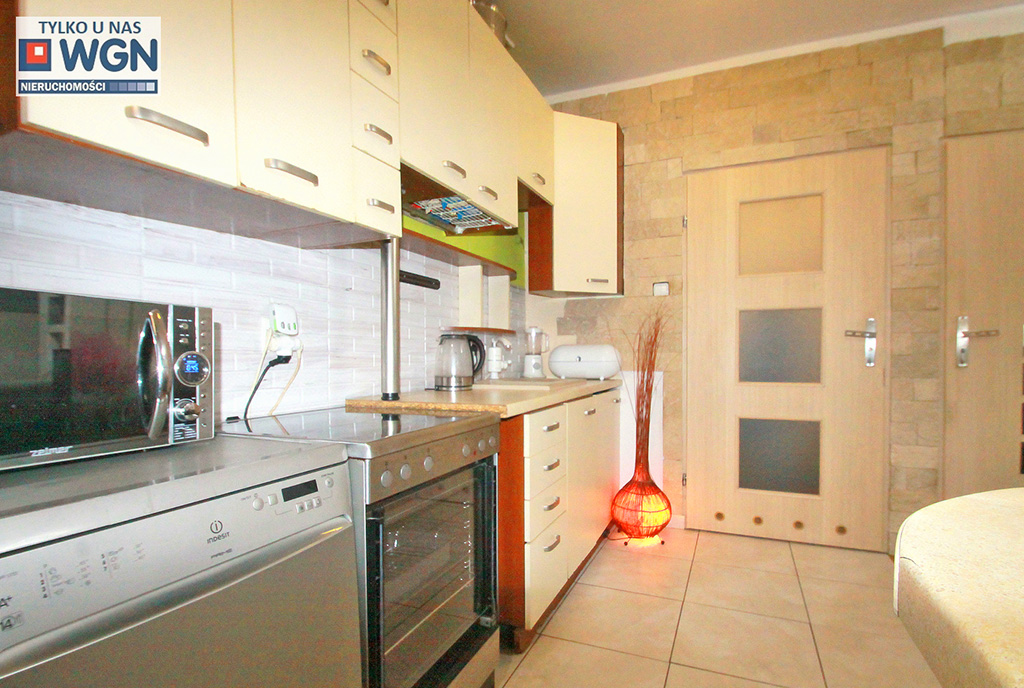 kuchnia w praktycznej zabudowie w ekskluzywnym apartamencie do sprzedaży Sieradz