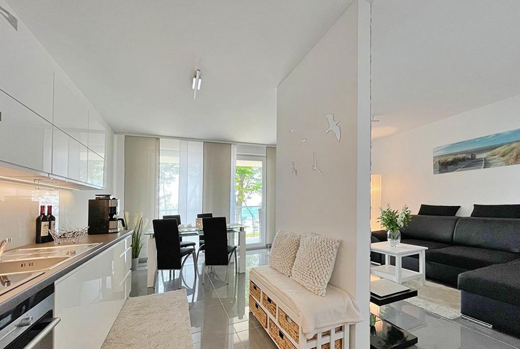 imponujące rozmachem wnętrze ekskluzywnego apartamentu do sprzedaży nad morzem