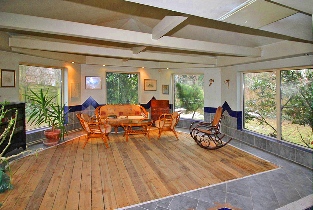 eleganckie wnętrze salonu w luksusowej willi na sprzedaż Łódź