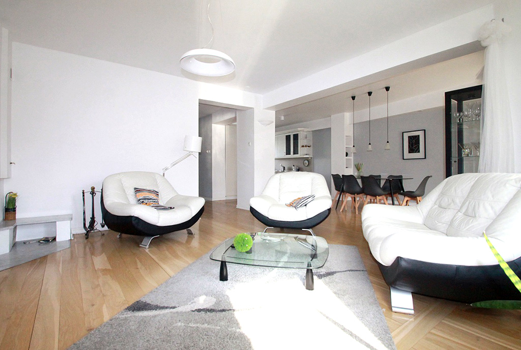 inne ujęcie salonu w luksusowej willi na wynajem Sieradz