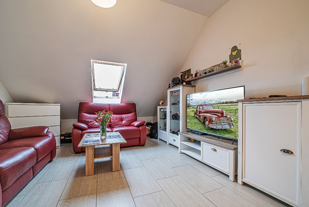 jeden z pokoi w ekskluzywnym apartamencie do sprzedaży Bolesławiec