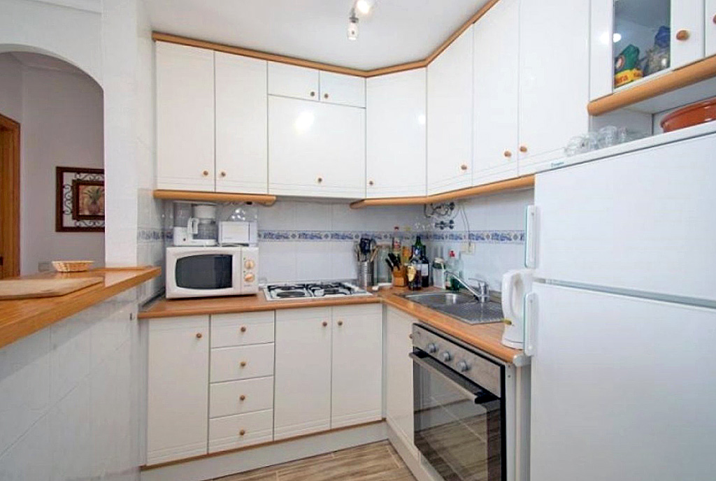 zabudowana kuchnia w ekskluzywnym apartamencie na sprzedaż Hiszpania (Torrevieja, La Mata)