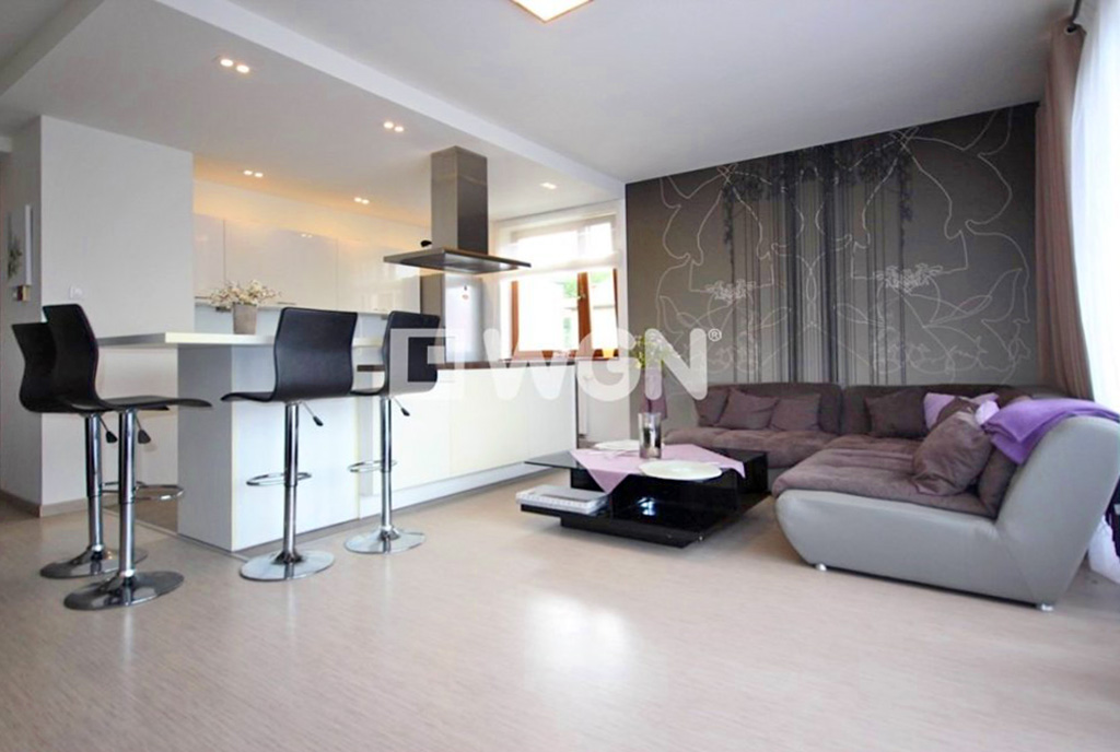 zaprojektowany zgodnie z najnowszymi trendami salon w ekskluzywnym apartamencie do wynajęcia Szczecin