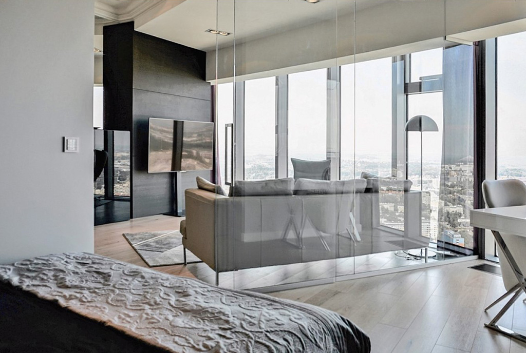 słoneczny pokój dzienny w ekskluzywnym apartamencie do wynajmu Wrocław