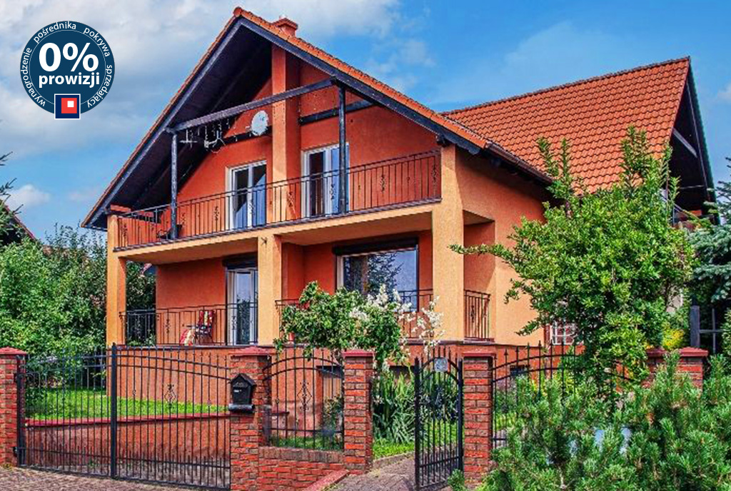 widok z ulicy na luksusową willę do sprzedaży Bolesławiec