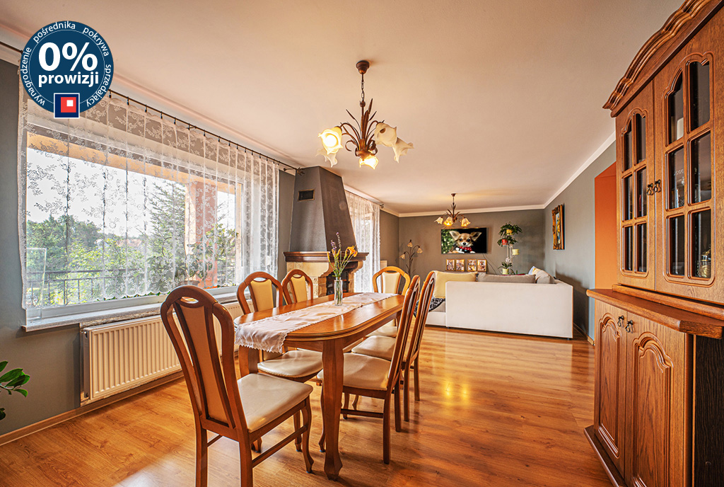 elegancki salon i jadalnia w luksusowej willi na sprzedaż Bolesławiec