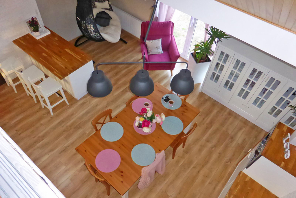 rzut z górnej kondygnacji na pokój gościnny w luksusowej willi na sprzedaż Kwidzyn