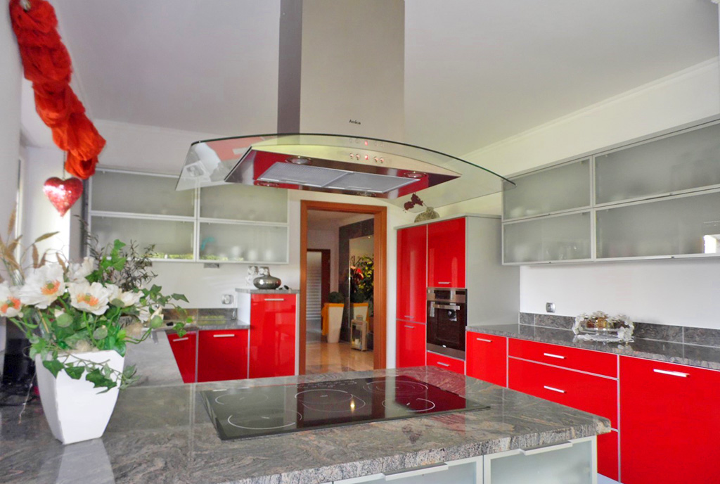 praktycznie urządzona kuchnia w ekskluzywnej willi do sprzedaży Starogard Gdański