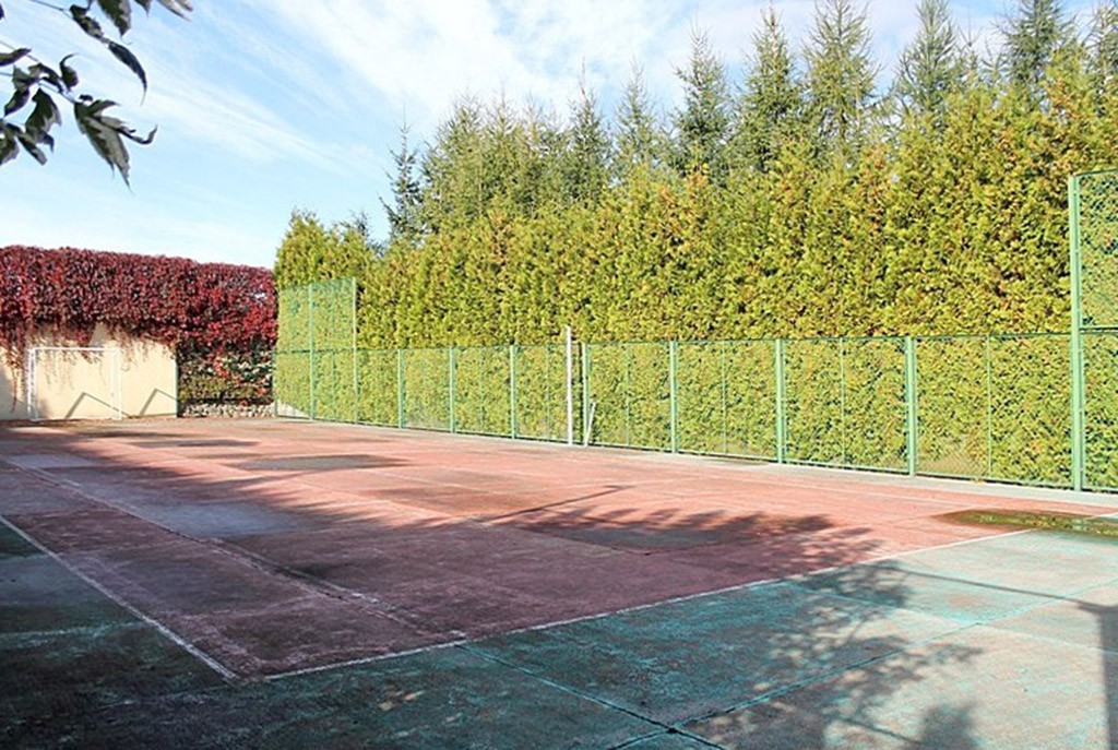 prywatny kort tenisowy przy ekskluzywnej willi na sprzedaż Starogard Gdański