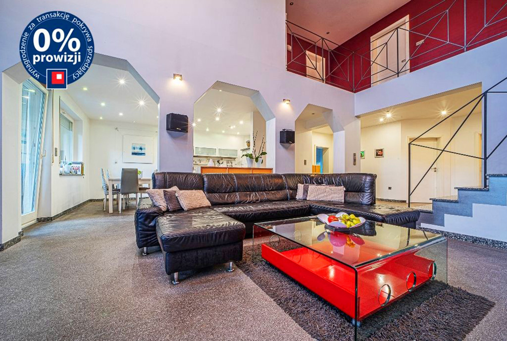 przestronne wnętrze luksusowej willi na sprzedaż Bolesławiec