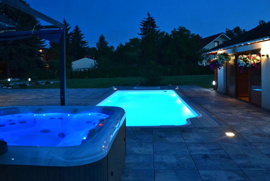 prywatny basen przy ekskluzywnej willi do sprzedaży Katowice (okolice)