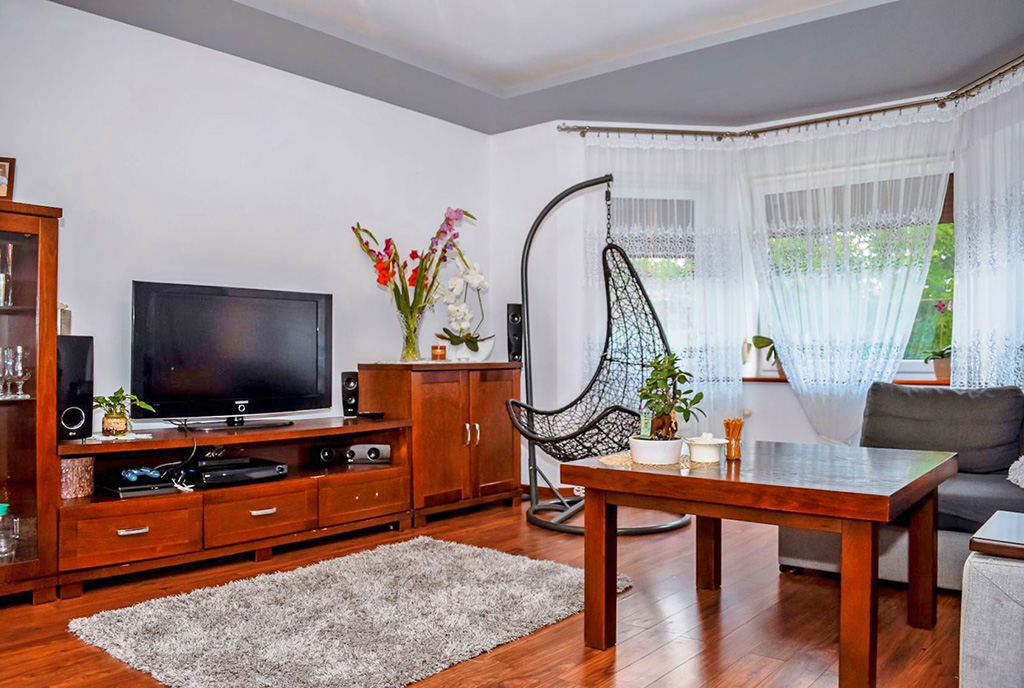 elegancki salon luksusowej willi na sprzedaż Radomsko