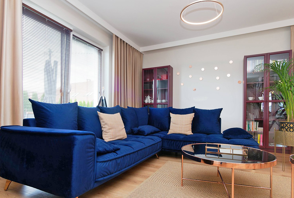 przeciwległa strona salonu w luksusowej willi na sprzedaż Tarnów (okolice)