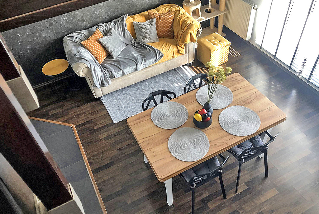 widok z góry na salon w ekskluzywnym apartamencie do sprzedaży Gdańsk