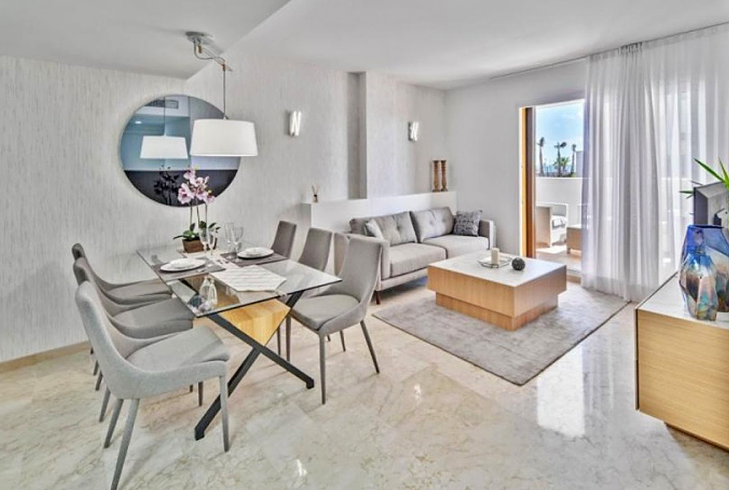 imponujący salon w ekskluzywnym apartamencie do sprzedaży Hiszpania (Punta Prima)