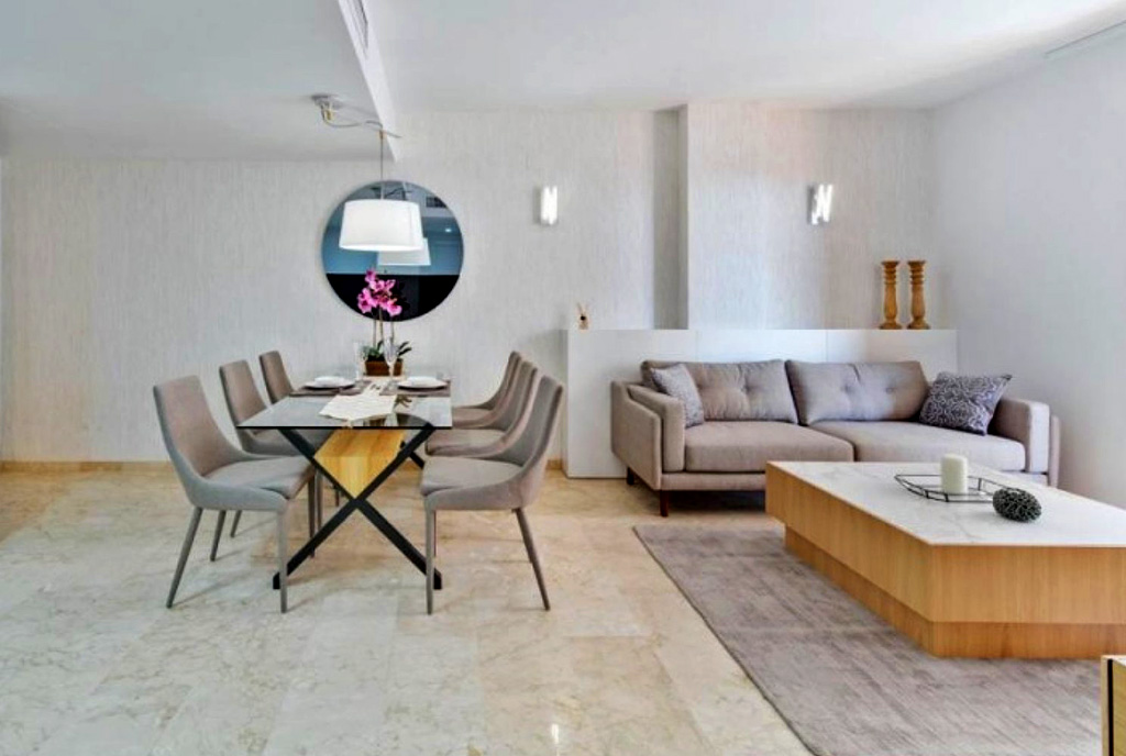 inna strona pokoju dziennego w ekskluzywnym apartamencie na sprzedaż Hiszpania (Punta Prima)