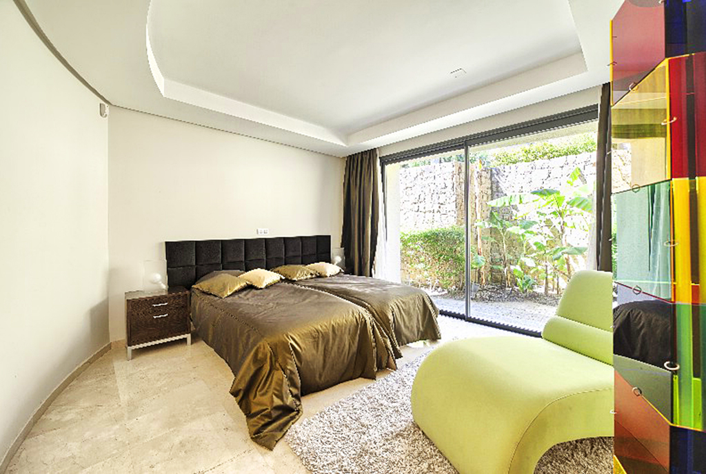 prywatna sypialnia w luksusowym apartamencie do sprzedaży Hiszpania