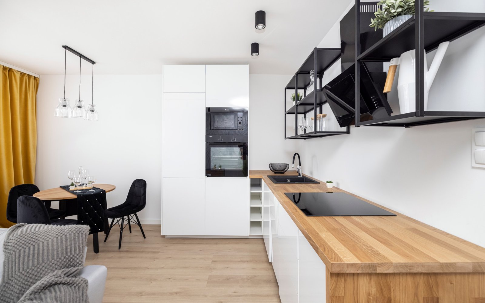 funkcjonalnie zabudowana kuchnia w luksusowym apartamencie na sprzedaż Gdańsk