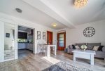 stylowy pokój dzienny w ekskluzywnym apartamencie do wynajęcia Bolesławiec (okolice)