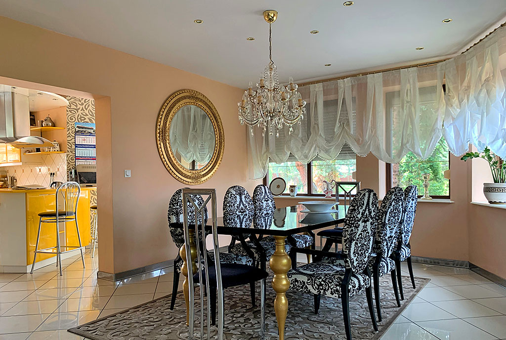 stylowa jadalnia w ekskluzywnej willi do sprzedaży Konin (okolice)