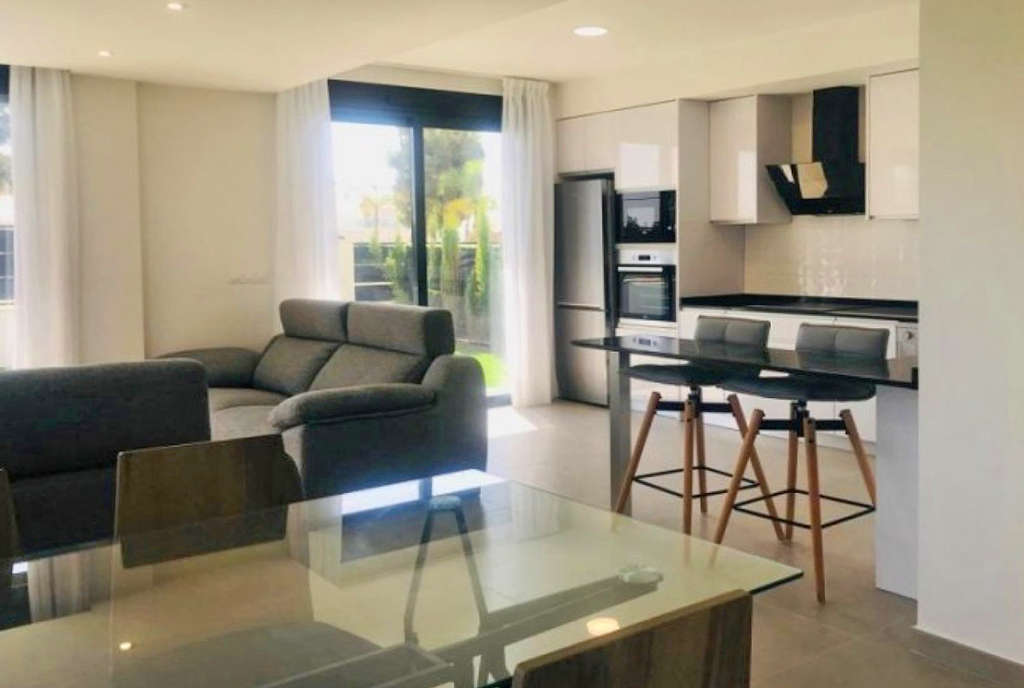 imponujący pokój dzienny w ekskluzywnej willi do sprzedaży Hiszpania (Los Alcazares, Kartagena)