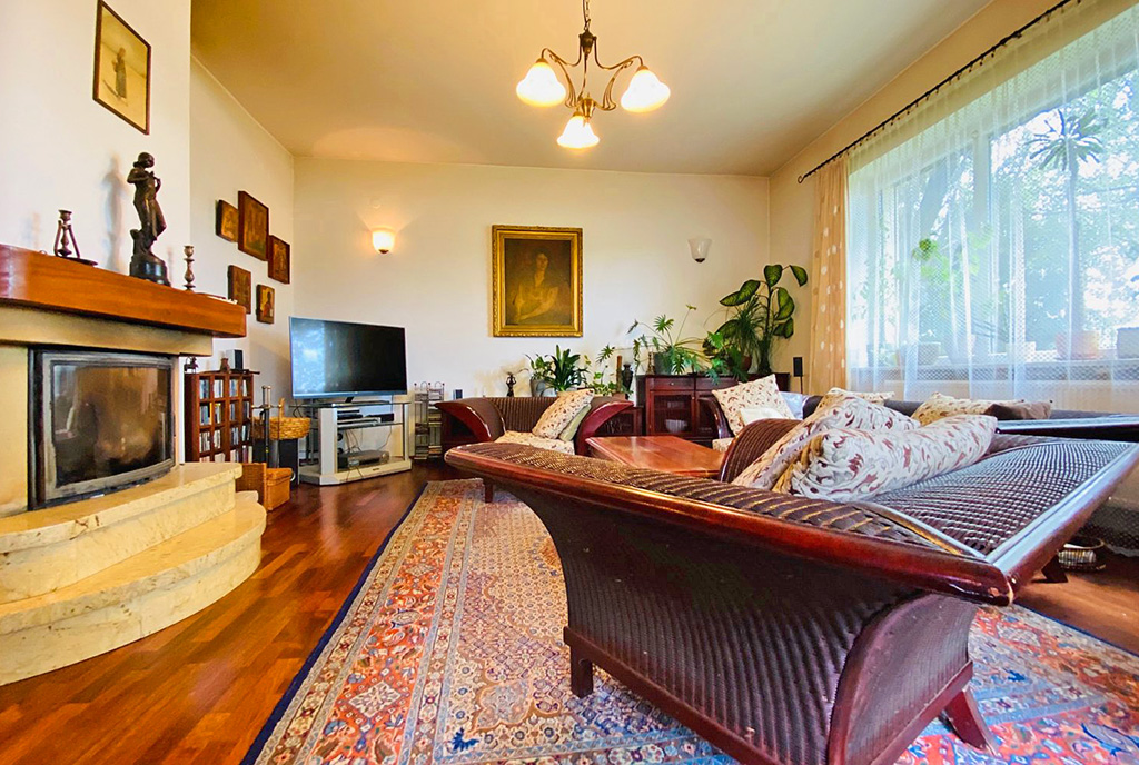 imponujący salon w ekskluzywnej willi na sprzedaż okazała bryła luksusowej rezydencji na sprzedaż Katowice (okolice)