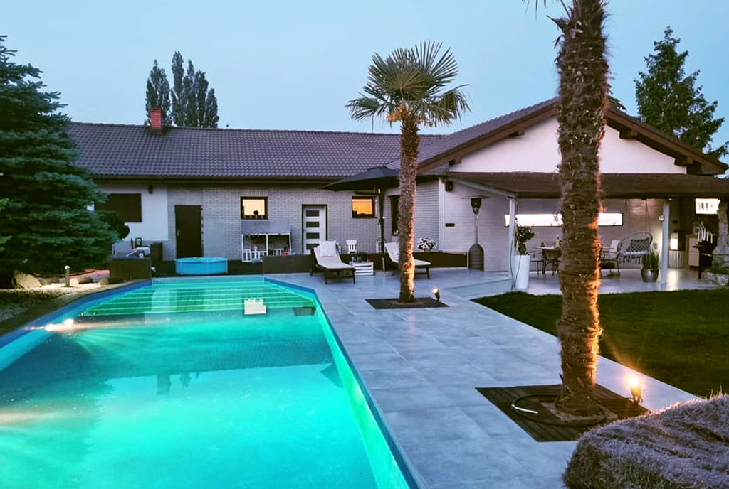 basen przed ekskluzywną willą do sprzedaży Ostrów Wielkopolski (okolice)