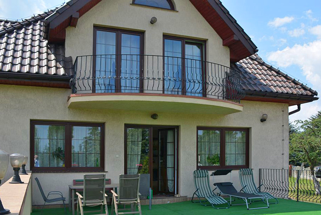 widok na taras przy ekskluzywnej willi do sprzedaży Katowice (okolice)