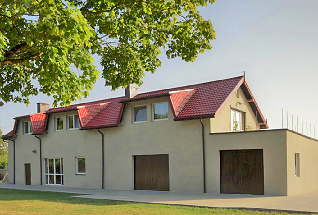 widok na garaż przy luksusowej willi na sprzedaż Piotrków Trybunalski (okolice)